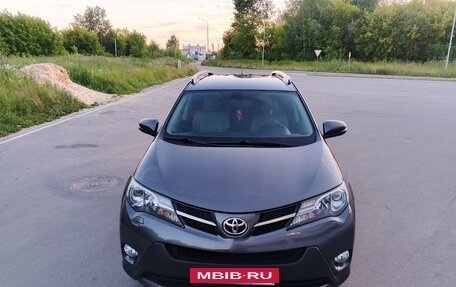 Toyota RAV4, 2013 год, 1 990 000 рублей, 10 фотография