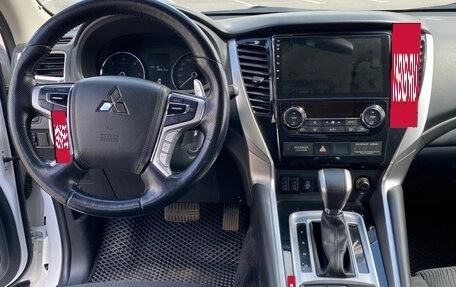 Mitsubishi Pajero Sport III рестайлинг, 2018 год, 3 330 000 рублей, 7 фотография