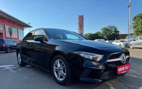 Mercedes-Benz A-Класс, 2019 год, 2 100 000 рублей, 1 фотография
