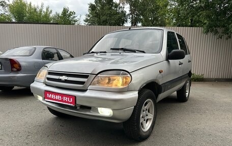 Chevrolet Niva I рестайлинг, 2004 год, 260 000 рублей, 1 фотография