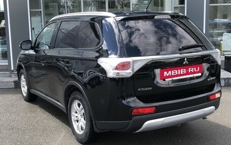 Mitsubishi Outlander III рестайлинг 3, 2014 год, 1 398 500 рублей, 7 фотография