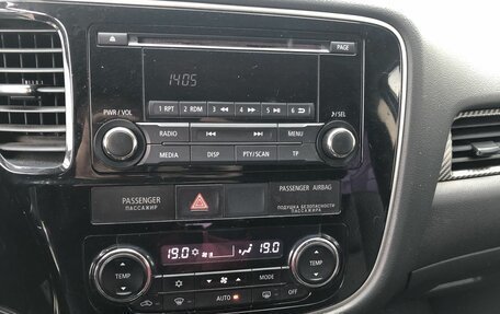 Mitsubishi Outlander III рестайлинг 3, 2014 год, 1 398 500 рублей, 14 фотография