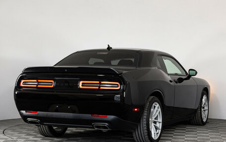 Dodge Challenger III рестайлинг 2, 2020 год, 3 685 000 рублей, 9 фотография