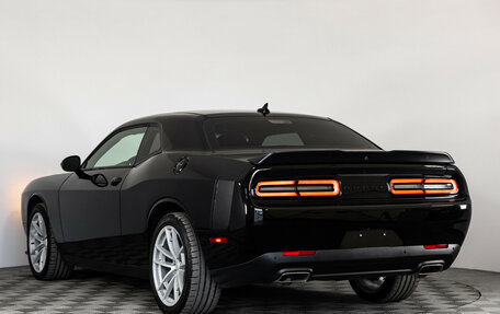 Dodge Challenger III рестайлинг 2, 2020 год, 3 685 000 рублей, 11 фотография