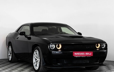 Dodge Challenger III рестайлинг 2, 2020 год, 3 685 000 рублей, 6 фотография