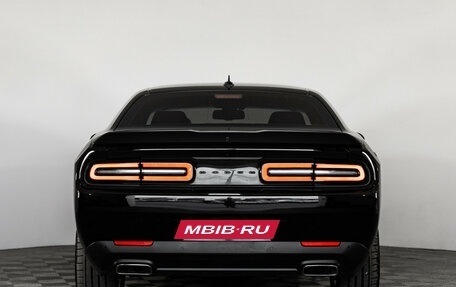 Dodge Challenger III рестайлинг 2, 2020 год, 3 685 000 рублей, 10 фотография