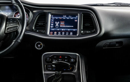 Dodge Challenger III рестайлинг 2, 2020 год, 3 685 000 рублей, 18 фотография
