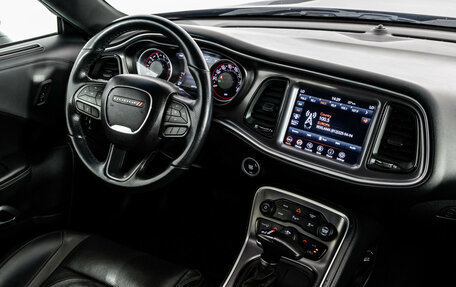 Dodge Challenger III рестайлинг 2, 2020 год, 3 685 000 рублей, 21 фотография