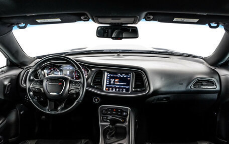 Dodge Challenger III рестайлинг 2, 2020 год, 3 685 000 рублей, 16 фотография