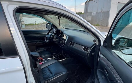 Mitsubishi Outlander III рестайлинг 3, 2019 год, 1 650 000 рублей, 5 фотография