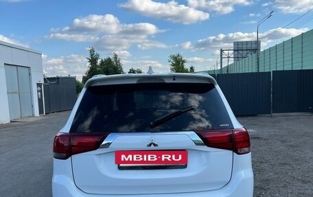Mitsubishi Outlander III рестайлинг 3, 2019 год, 1 650 000 рублей, 3 фотография