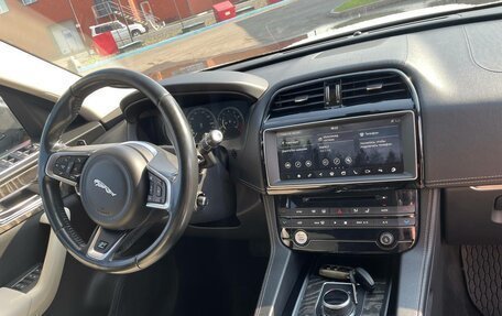 Jaguar F-Pace, 2017 год, 3 000 000 рублей, 8 фотография