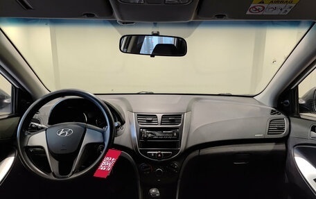 Hyundai Solaris II рестайлинг, 2016 год, 900 000 рублей, 17 фотография