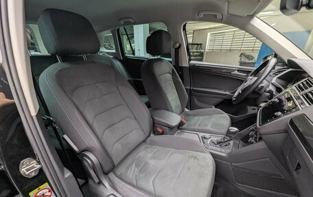 Volkswagen Tiguan II, 2018 год, 2 647 000 рублей, 13 фотография