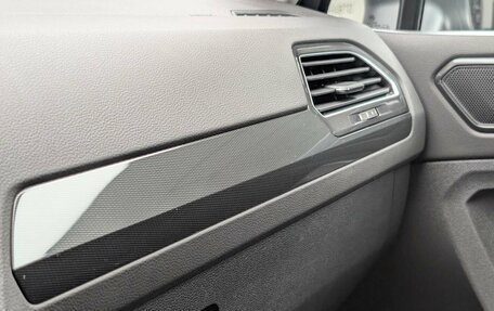 Volkswagen Tiguan II, 2018 год, 2 647 000 рублей, 17 фотография