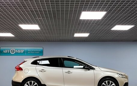 Volvo V40 Cross Country I, 2017 год, 1 499 000 рублей, 4 фотография