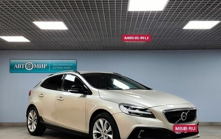 Volvo V40 Cross Country I, 2017 год, 1 499 000 рублей, 3 фотография
