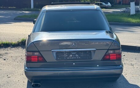 Mercedes-Benz E-Класс, 1995 год, 450 000 рублей, 3 фотография