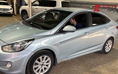 Hyundai Solaris II рестайлинг, 2011 год, 426 000 рублей, 1 фотография