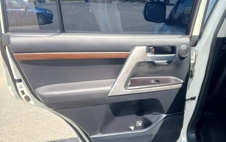 Toyota Land Cruiser 200, 2015 год, 4 050 000 рублей, 14 фотография