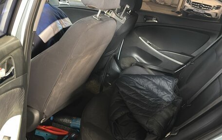 Hyundai Solaris II рестайлинг, 2011 год, 426 000 рублей, 8 фотография