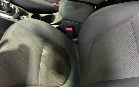 Hyundai Solaris II рестайлинг, 2011 год, 426 000 рублей, 6 фотография