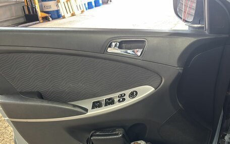 Hyundai Solaris II рестайлинг, 2011 год, 426 000 рублей, 5 фотография