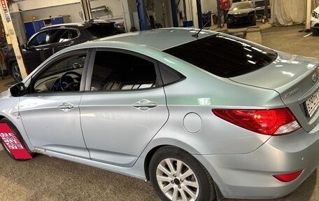 Hyundai Solaris II рестайлинг, 2011 год, 426 000 рублей, 24 фотография