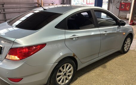 Hyundai Solaris II рестайлинг, 2011 год, 426 000 рублей, 33 фотография
