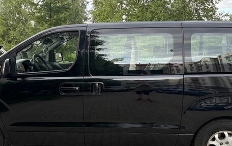 Hyundai H-1 II рестайлинг, 2011 год, 1 050 000 рублей, 4 фотография