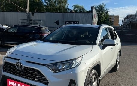 Toyota RAV4, 2021 год, 3 450 000 рублей, 1 фотография