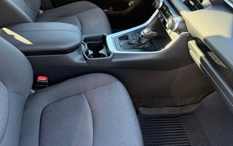 Toyota RAV4, 2021 год, 3 450 000 рублей, 7 фотография