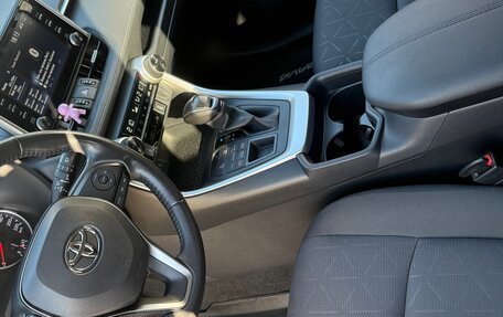 Toyota RAV4, 2021 год, 3 450 000 рублей, 6 фотография