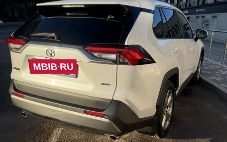 Toyota RAV4, 2021 год, 3 450 000 рублей, 10 фотография