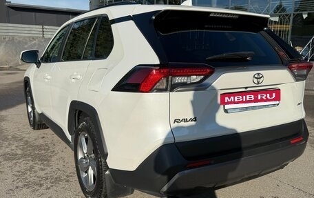 Toyota RAV4, 2021 год, 3 450 000 рублей, 4 фотография