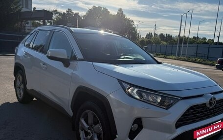 Toyota RAV4, 2021 год, 3 450 000 рублей, 2 фотография