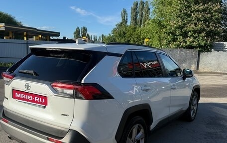 Toyota RAV4, 2021 год, 3 450 000 рублей, 5 фотография