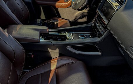 Jaguar F-Pace, 2017 год, 3 120 000 рублей, 15 фотография