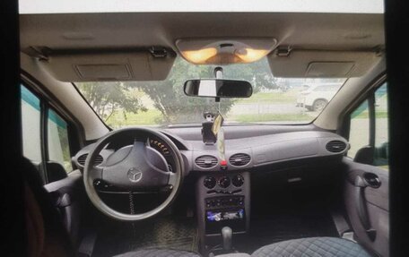 Mercedes-Benz A-Класс, 2001 год, 290 000 рублей, 2 фотография