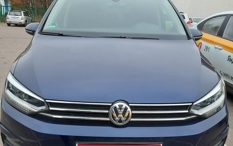 Volkswagen Touran III, 2019 год, 2 200 000 рублей, 1 фотография