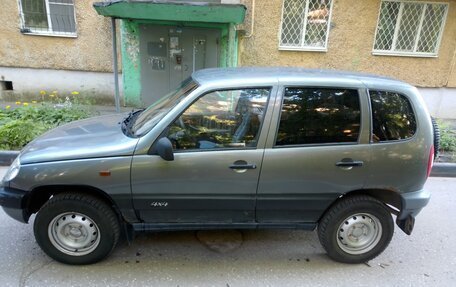 Chevrolet Niva I рестайлинг, 2004 год, 235 000 рублей, 3 фотография