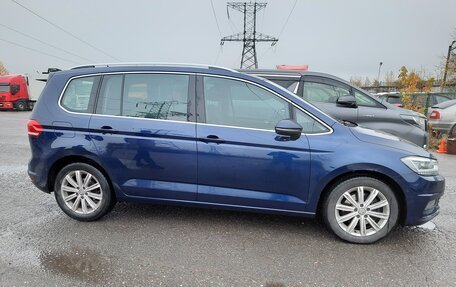 Volkswagen Touran III, 2019 год, 2 200 000 рублей, 3 фотография