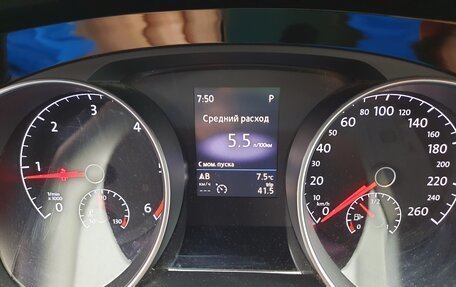 Volkswagen Touran III, 2019 год, 2 200 000 рублей, 9 фотография
