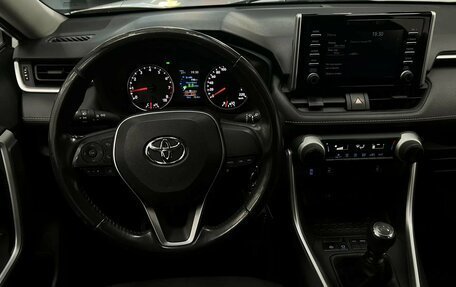 Toyota RAV4, 2020 год, 2 700 000 рублей, 13 фотография