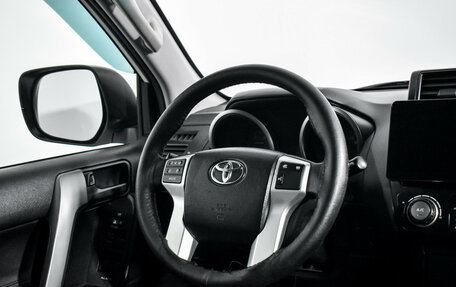 Toyota Land Cruiser Prado 150 рестайлинг 2, 2016 год, 2 690 000 рублей, 9 фотография