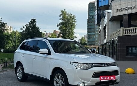 Mitsubishi Outlander III рестайлинг 3, 2013 год, 1 050 000 рублей, 1 фотография