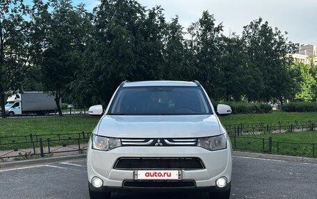 Mitsubishi Outlander III рестайлинг 3, 2013 год, 1 050 000 рублей, 2 фотография