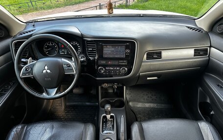 Mitsubishi Outlander III рестайлинг 3, 2013 год, 1 050 000 рублей, 9 фотография