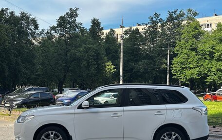 Mitsubishi Outlander III рестайлинг 3, 2013 год, 1 050 000 рублей, 4 фотография
