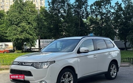 Mitsubishi Outlander III рестайлинг 3, 2013 год, 1 050 000 рублей, 3 фотография
